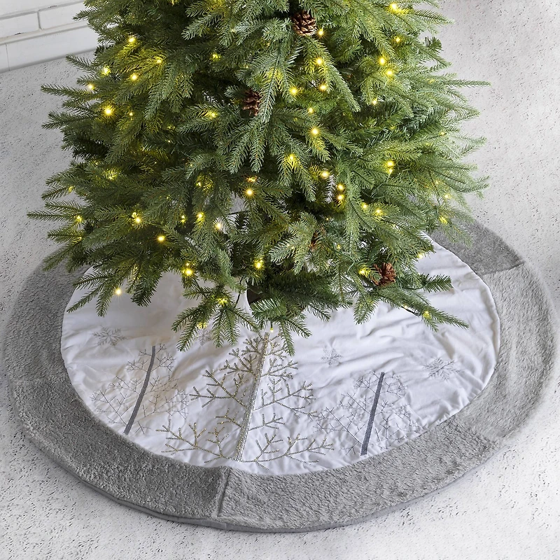 Glitzhome® 48" White Fleece Christmas Tree Skirt