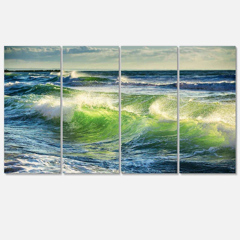 Designart - Sunrise and Shining Waves in Ocean