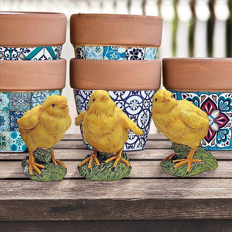 Design Toscano 5" Hatching Baby Chicks Statue Set