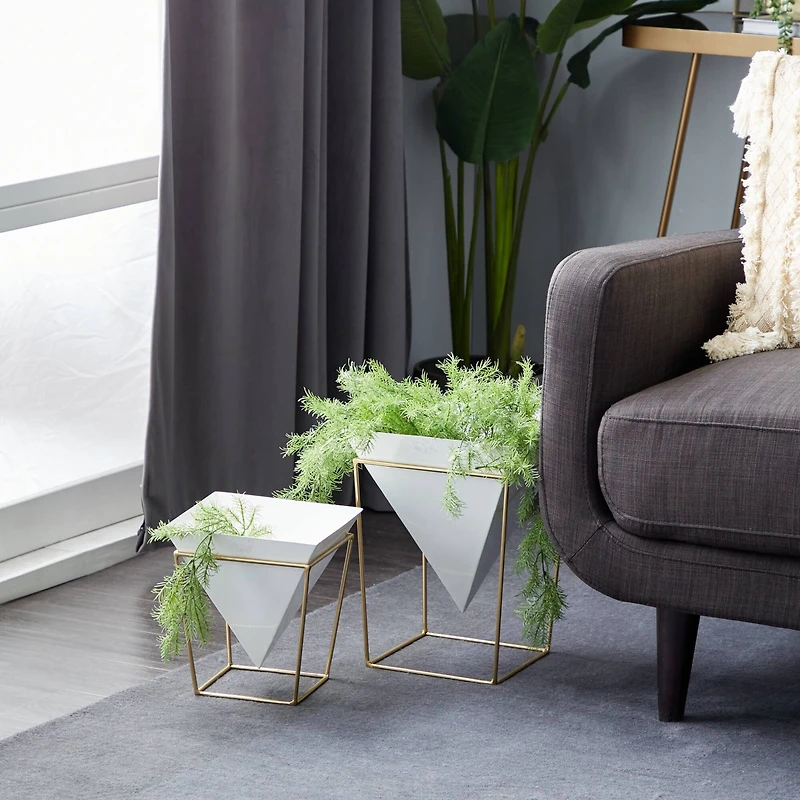 CosmoLiving by Cosmopolitan Set of 2 White Metal Contemporary Planter, 10", 15"