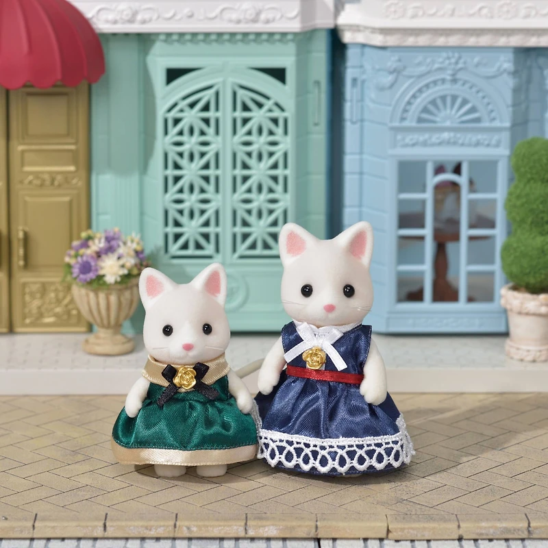 Calico Critters™ Green & Blue Dress Up Set