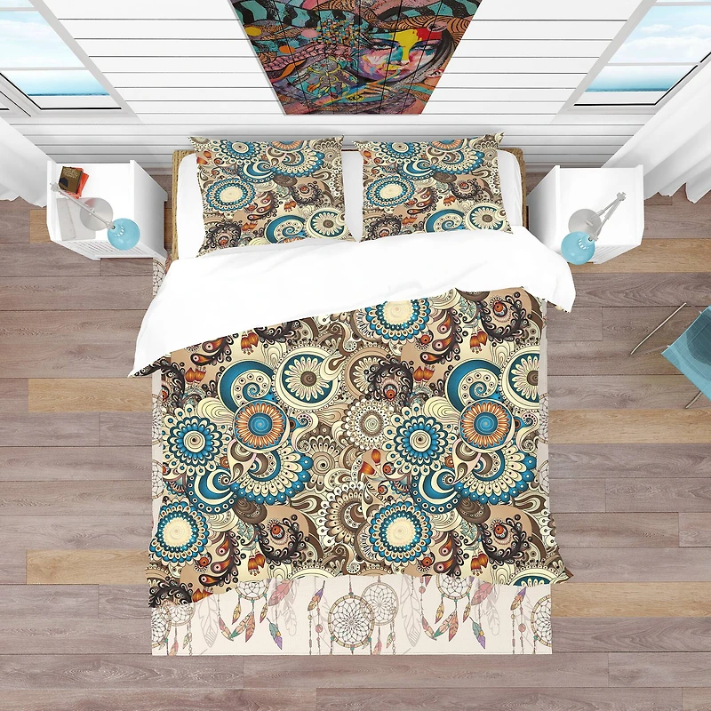 Designart 'Floral Pattern with Doodles & Cucumbers' Bohemian & Eclectic Bedding Set