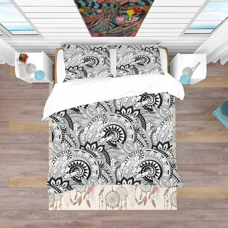 Designart 'Monochrome Abstract Floral Pattern' Bohemian & Eclectic Bedding Set