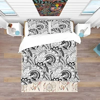 Designart 'Monochrome Abstract Floral Pattern' Bohemian & Eclectic Bedding Set