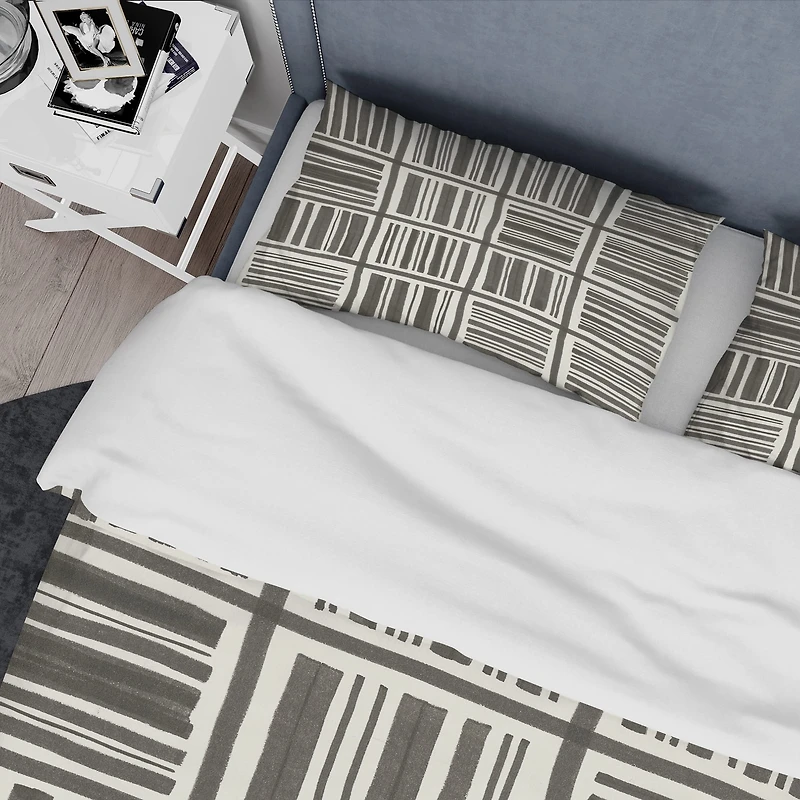 Designart 'Minimalist Graphics I' Geometric Bedding Set