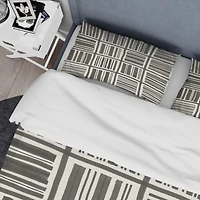Designart 'Minimalist Graphics I' Geometric Bedding Set