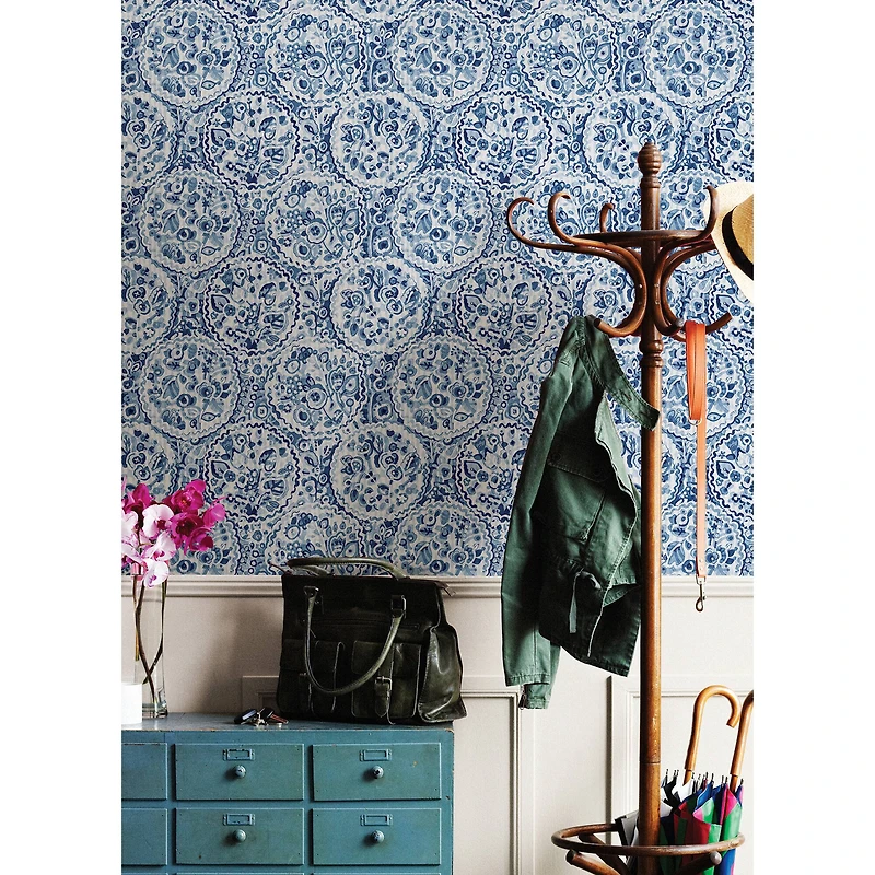 Caroline et Bettina Blue Camille Peel & Stick Wallpaper