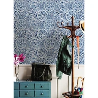 Caroline et Bettina Blue Camille Peel & Stick Wallpaper