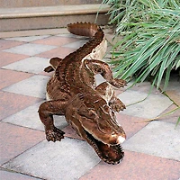 Design Toscano 44" Piped Cast Bronze Prowling Alligator Garden Statue