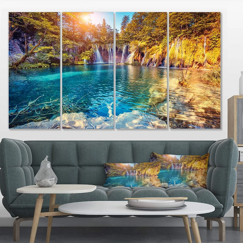 Designart - Turquoise Water and Sunny Beams