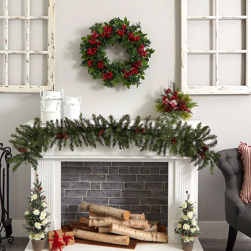 24" Berry Boxwood Wreath
