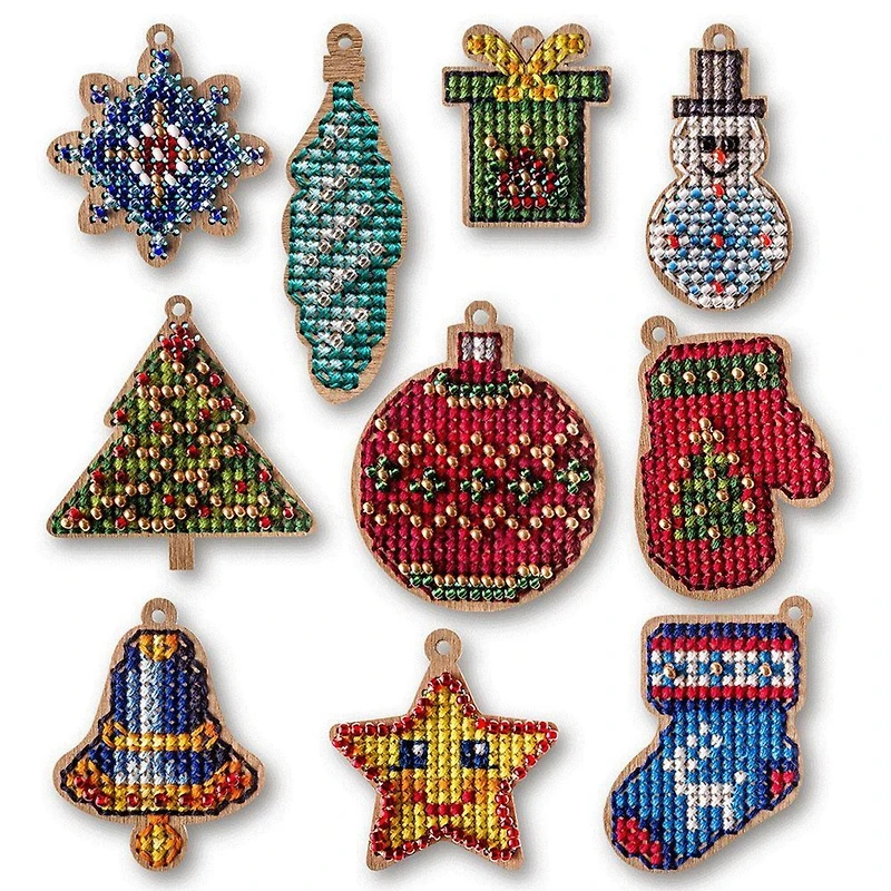 Wonderland Crafts 20 Piece Holiday Wooden Embroidery Blanks