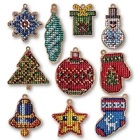 Wonderland Crafts 20 Piece Holiday Wooden Embroidery Blanks