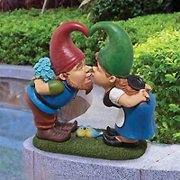 Design Toscano 12" Kissing Gnomes Outdoor Statue