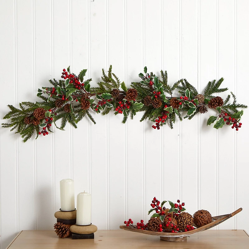 4.5ft. Holly Berry Garland