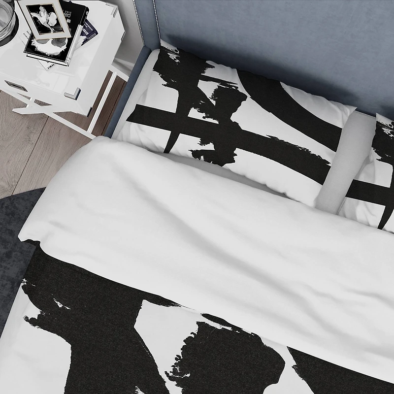 Designart 'Black & White Crossing Paths I' Geometric Bedding Set