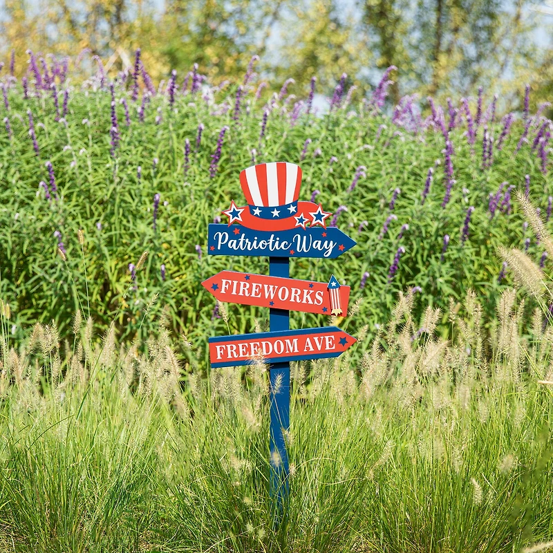 Glitzhome® 36" Directional Patriotic Top Hat Stake