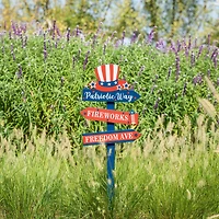 Glitzhome® 36" Directional Patriotic Top Hat Stake