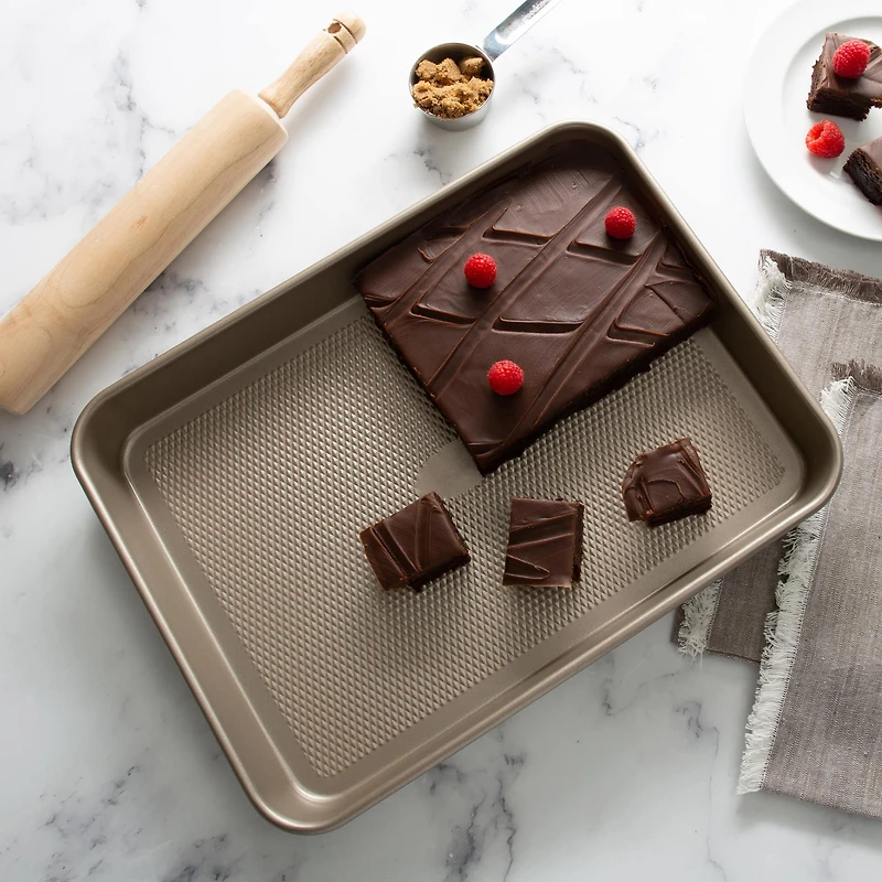 Kitchen Details Pro Series Baking Pan with Diamond Base