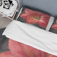 Designart 'Vivid Red Lily III' Shabby Bedding Set