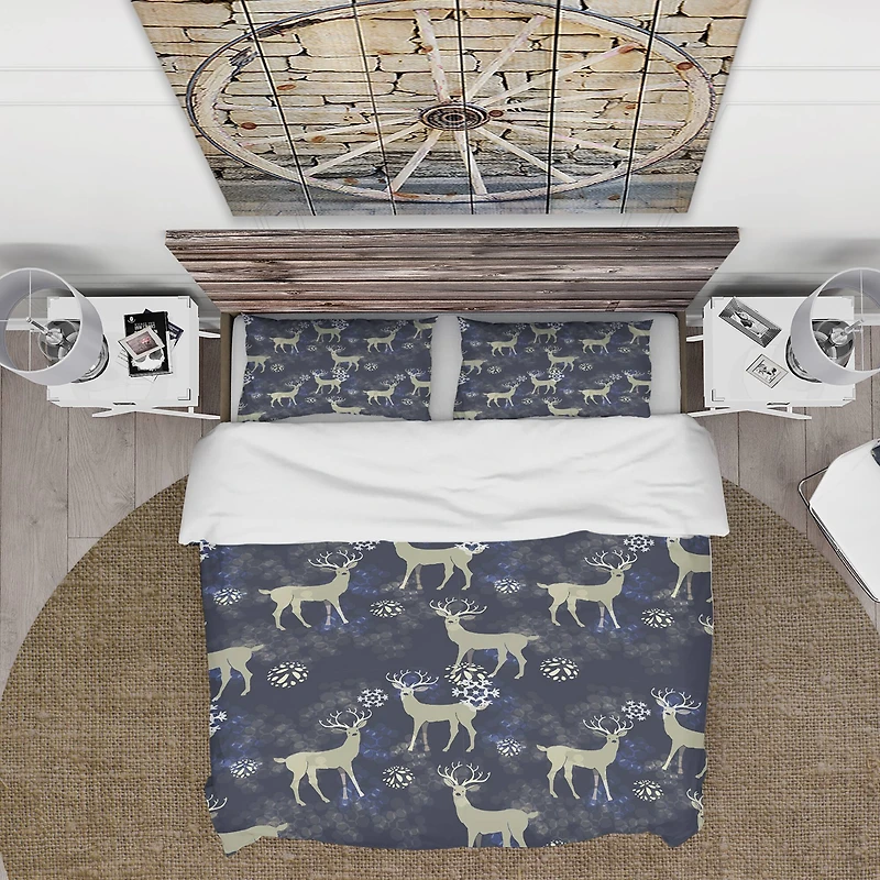 Designart 'Raindeer With Christmas Snowflakes' Animals Bedding Set