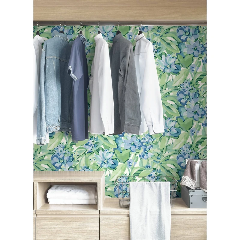 Caroline et Bettina Heather Belles Fleurs Peel & Stick Wallpaper