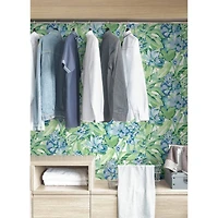 Caroline et Bettina Heather Belles Fleurs Peel & Stick Wallpaper