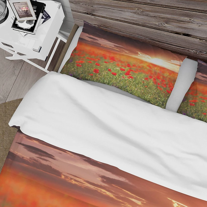 Designart 'Wild Poppy Flowers At Cloudy Sunset' Cabin & Lodge Bedding Set