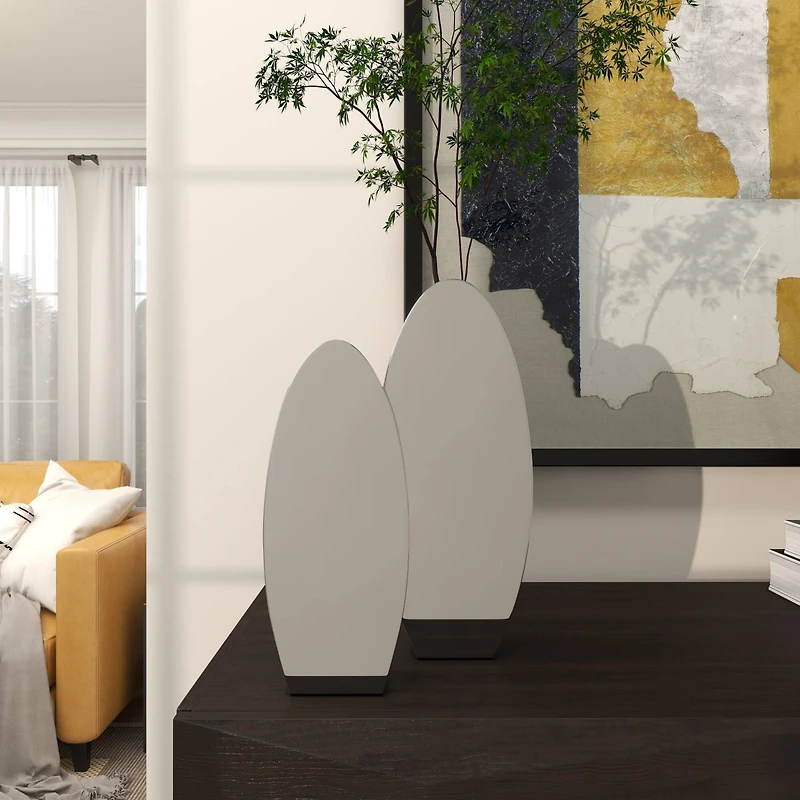 The Novogratz Silver Stainless Steel Vase with a Sleek Mirror Finish Set