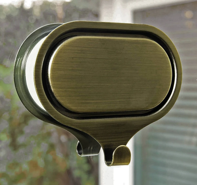 Haute Decor Attract® Dual Magnetic Hangers