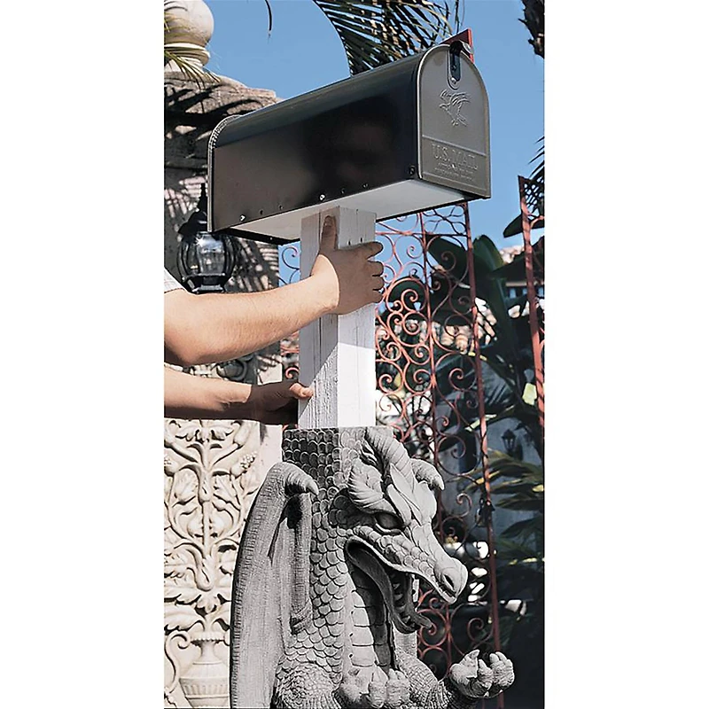 Design Toscano Zippy, the Dragon Sculptural Mail Post