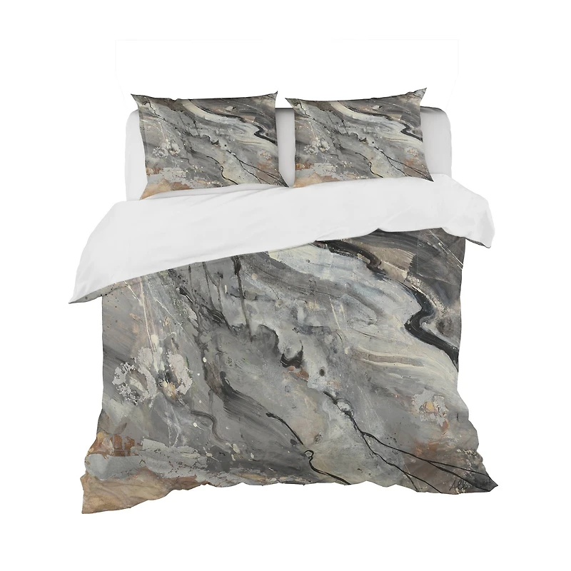 Designart 'Fire and Ice Minerals V' Geometric Bedding Set