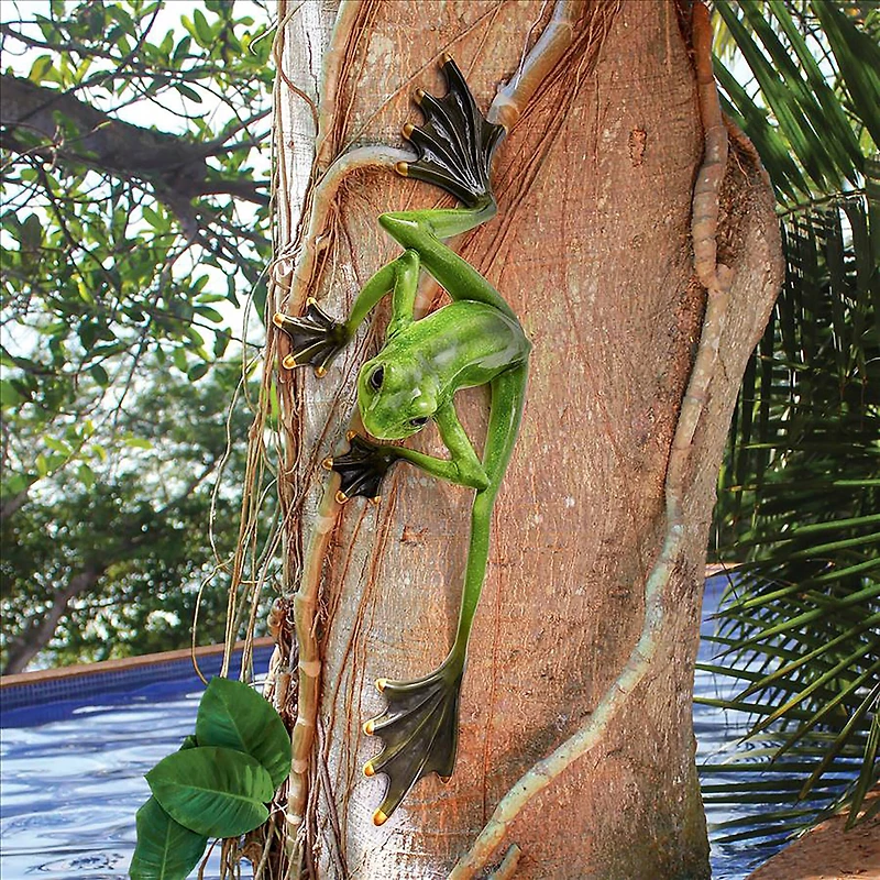 Design Toscano 34" Wallace the Flying Frog Statue