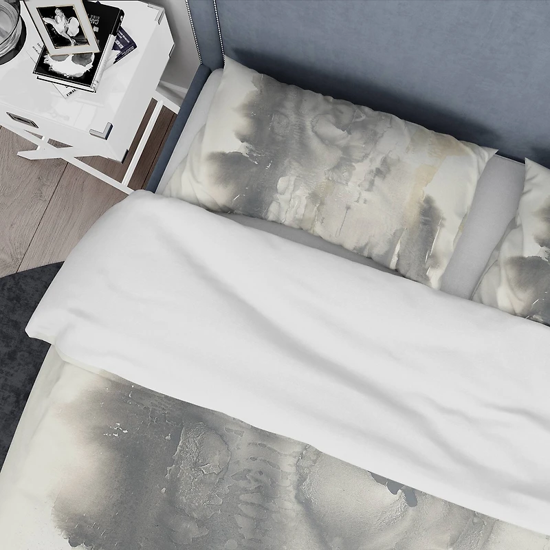 Designart 'Gold Glamour Direction II' Geometric Bedding Set