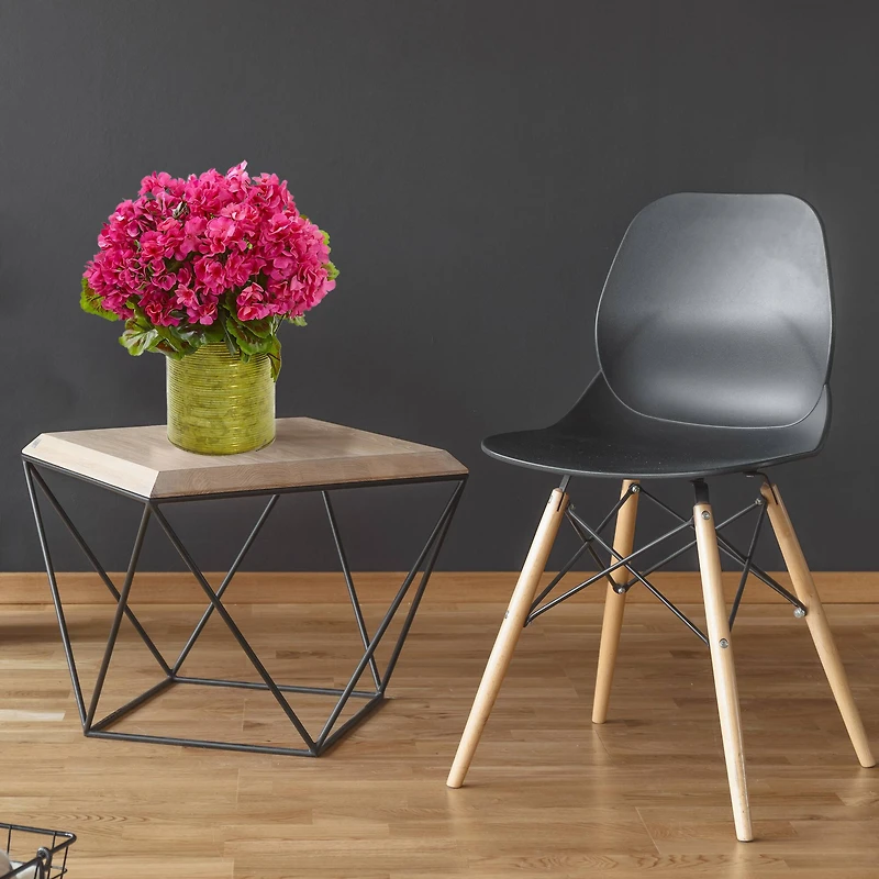 20" Geranium in Metal Planter