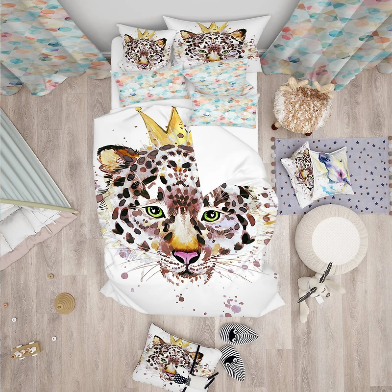 Designart 'Leopard Head with Golden Crown