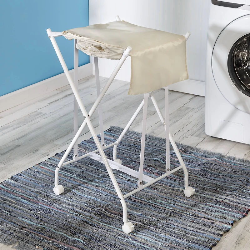 Honey Can Do White/Natural Single Bounce Back Hamper with Wheels and Lid