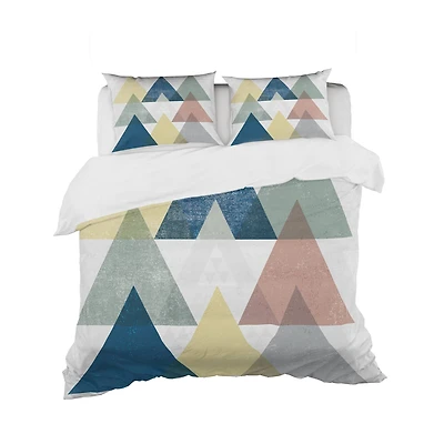 Designart 'Geometrical Composition Triangles II' Geometric Bedding Set