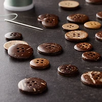 Favorite Findings Coconut Buttons By Loops & Threads®