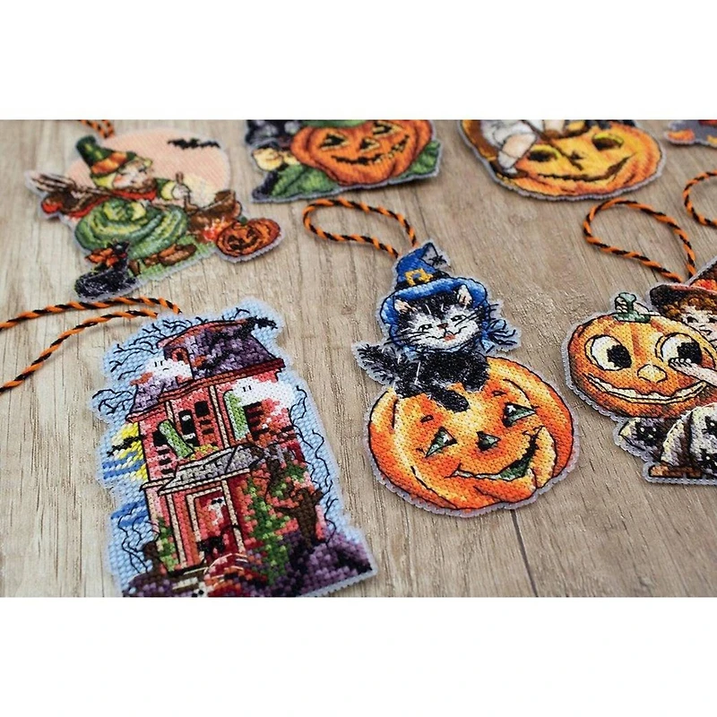 Letistitch Halloween Toys Plastic Canvas Counted Cross Stitch Kit