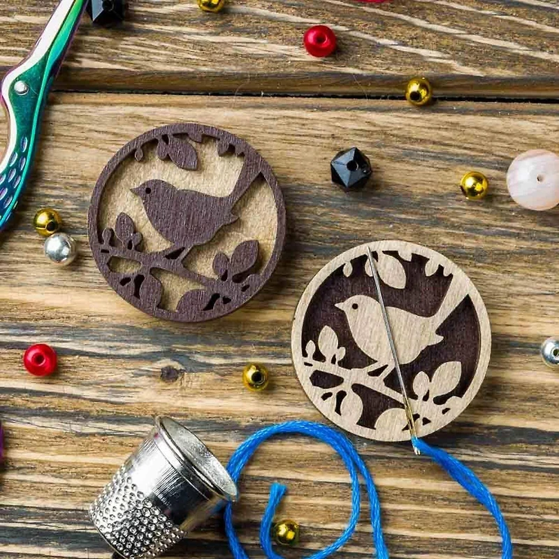 Wonderland Crafts Bird Double-Sided Magnetic Needle Holder