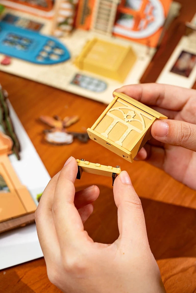 Rolife® Romantic Venice DIY Book Nook Shelf Insert Kit