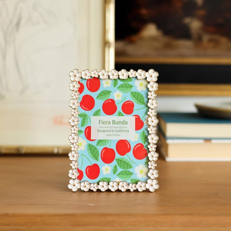 Flora Bunda 4" x 6" All Around Daisy Edge Zinc Alloy Picture Frame