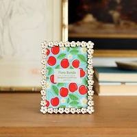 Flora Bunda 4" x 6" All Around Daisy Edge Zinc Alloy Picture Frame