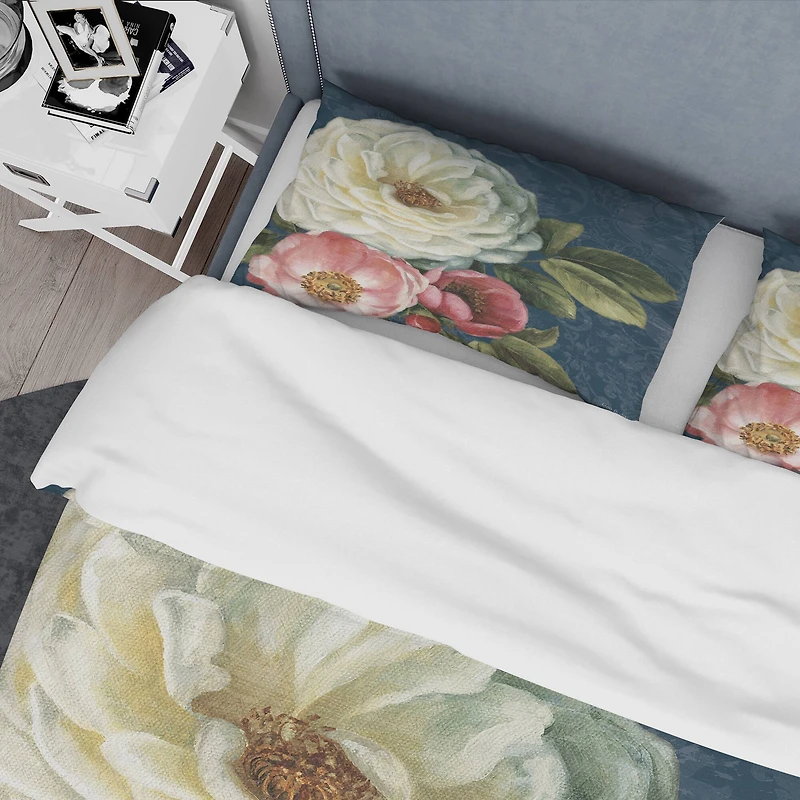 Designart 'White and Pink Damask Rose Flowers' Shabby Bedding Set