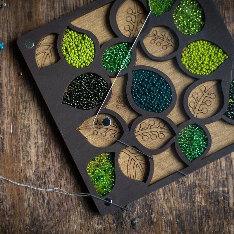 Wonderland Crafts 5" x 5" Leaf Bead Organizer with Transparent Cover