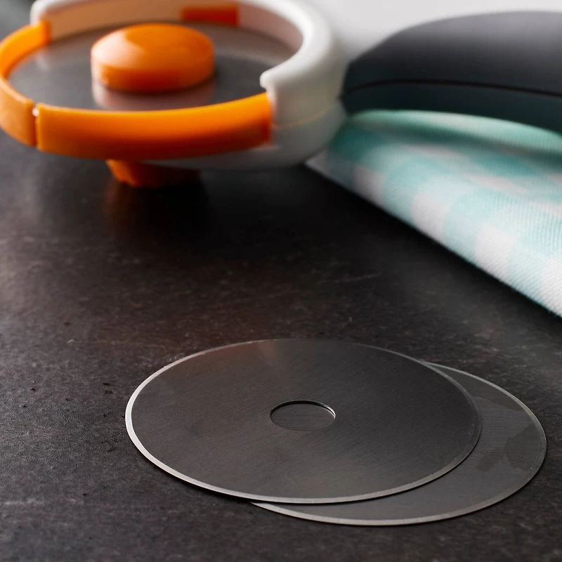 Fiskars® Titanium Straight Rotary Blade