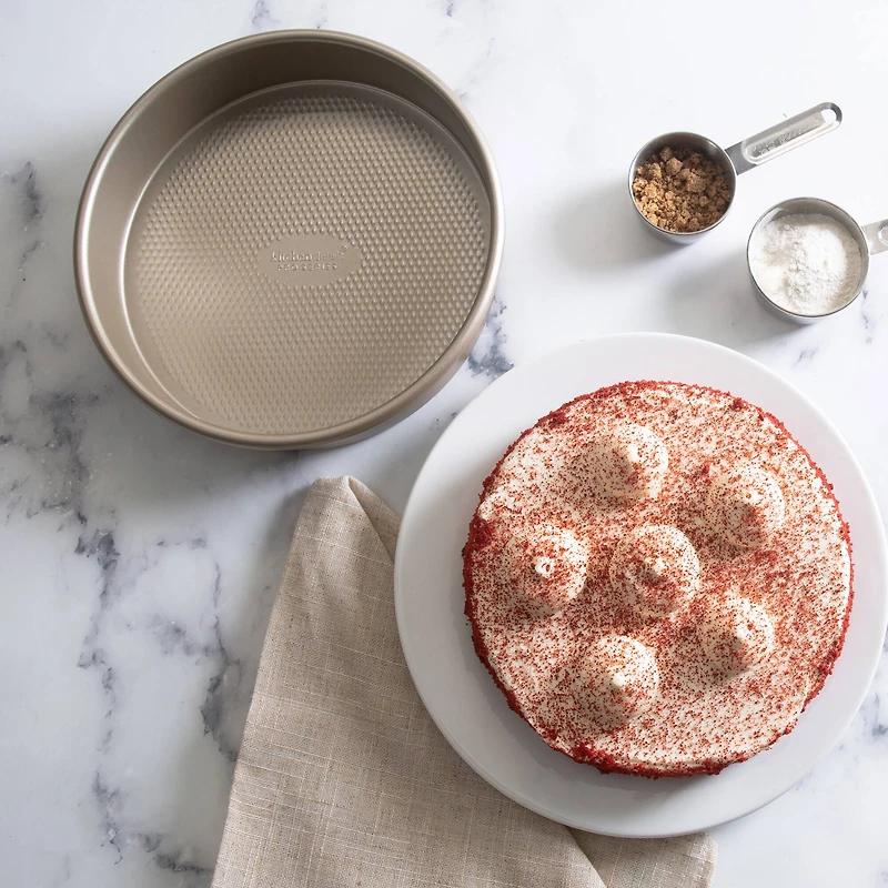 Kitchen Details Pro Series 9.5” Round Cake Pan with Diamond Base