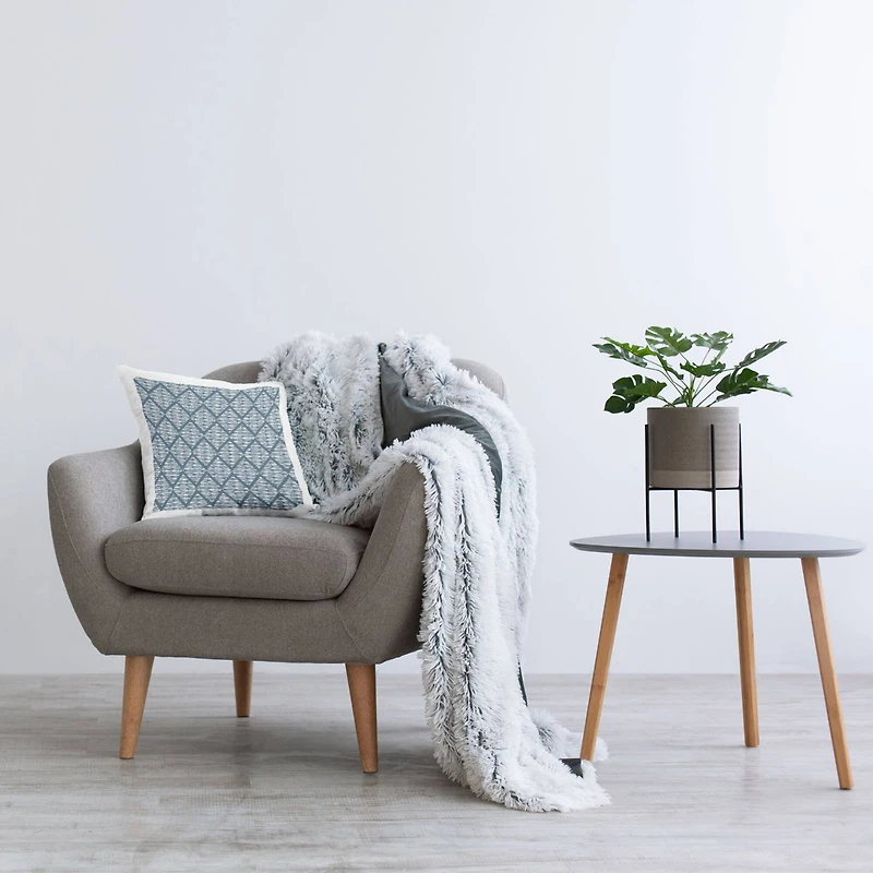 Stupell Industries Blue Zigzag Geometric Stripe Pattern Throw Pillow, 18" x 18"