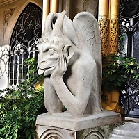 Design Toscano 3ft. Spitting Gargoyle Of Notre Dame Statue